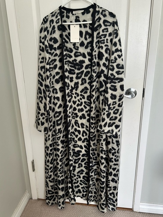 Luna Other - Luna Animal Print Black & White Kimono, Size Small.